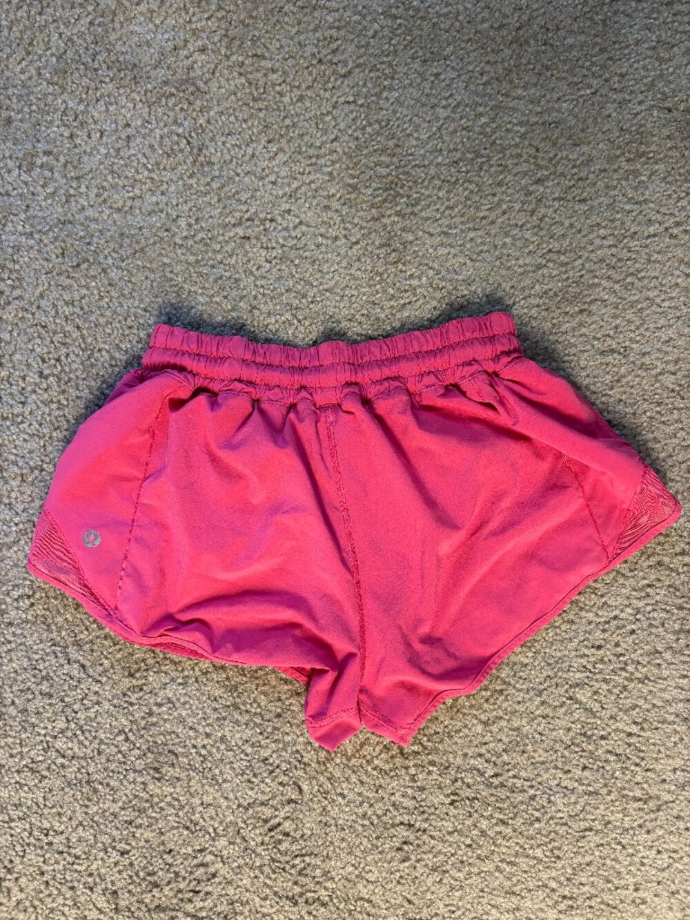 Lululemon hottie hot short 2.5" pink size 6 but fits XS/Small - Picture 2 of 3